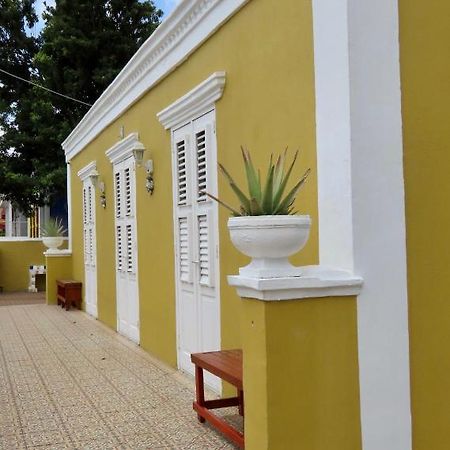 Historic Building The Palm Backyard Studio-Apartment Willemstad, Curacao Feel Home Away From Home Exterior photo