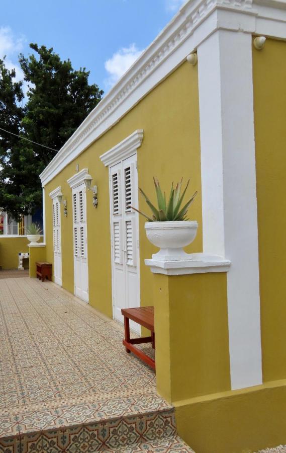 Historic Building The Palm Backyard Studio-Apartment Willemstad, Curacao Feel Home Away From Home Exterior photo